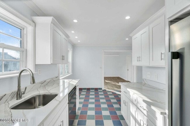 Building Photo - 905 Harrison Rd