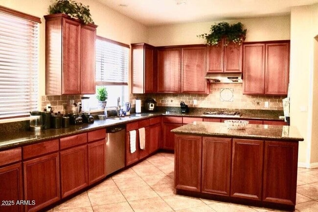 Building Photo - 962 W Bluebird Dr