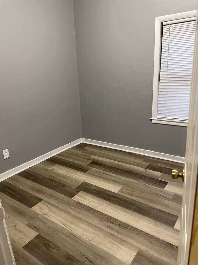 Building Photo - 107 W 118th St