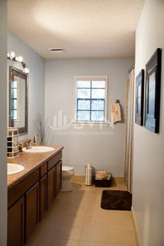 Building Photo - 662 Ridgewood Dr