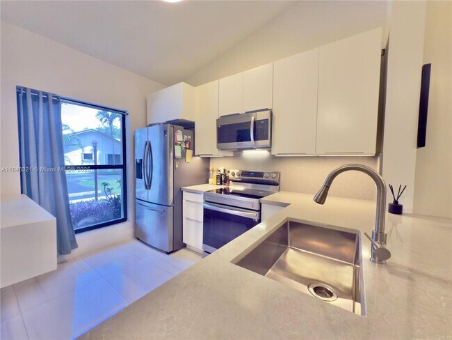 Building Photo - 3078 S Oakland Forest Dr