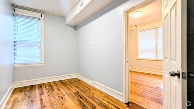 Building Photo - 2 bedroom in Chicago IL 60618