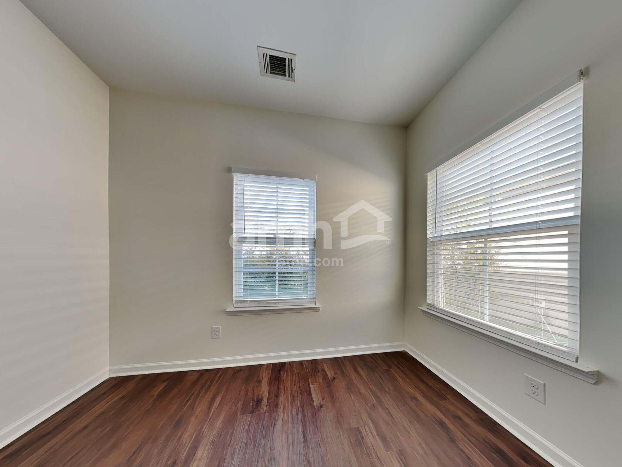 Building Photo - 131 Waverly Way