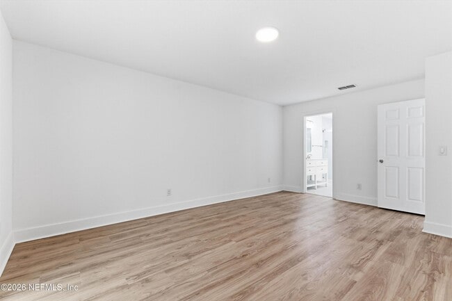 Building Photo - 325 Sunrise Cir