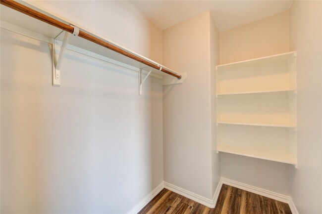 Building Photo - 24615 Lakecrest Bend Dr