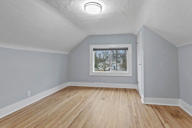 Building Photo - 3210 S 48th St