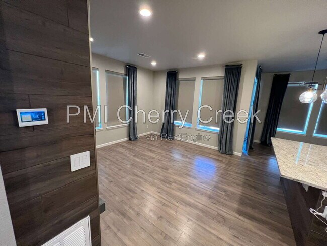 Building Photo - 9010 E Caley Way