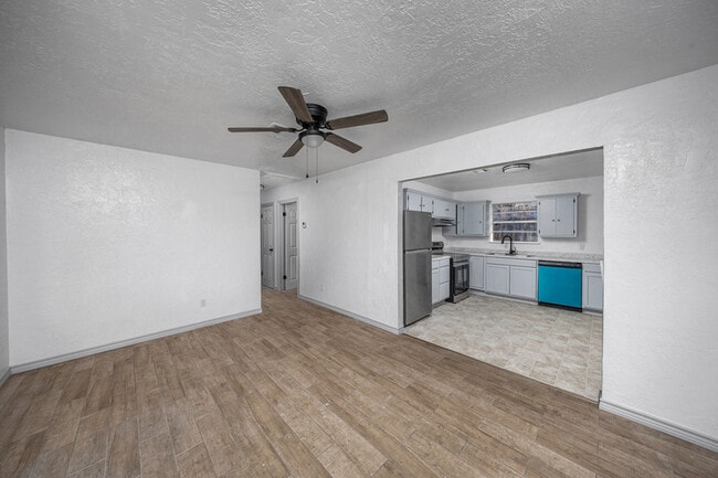 Building Photo - 508 NW Woodridge Dr