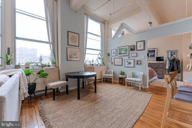 Building Photo - 1238 Callowhill St