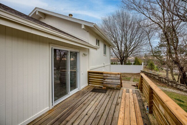 Building Photo - Great 4 Bedroom In Willow Wood!!