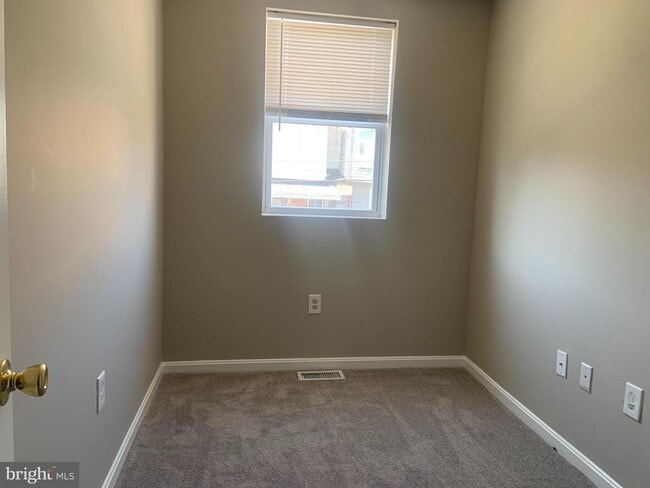 Building Photo - 2504 W Franklin St