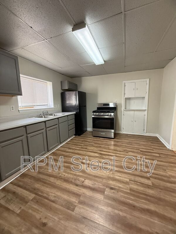 Building Photo - 927 E 1st St