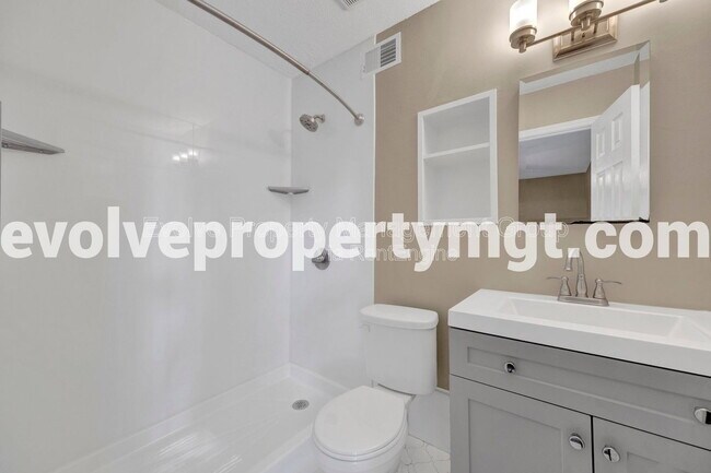 Building Photo - 1170 Simmonsridge Dr