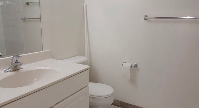 Building Photo - 1520 W Superior St