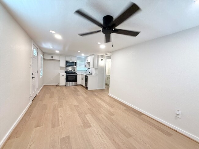 Building Photo - 738 Caisson St