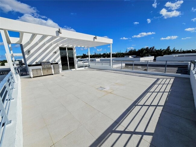 Building Photo - 10289 NW 75th Terrace