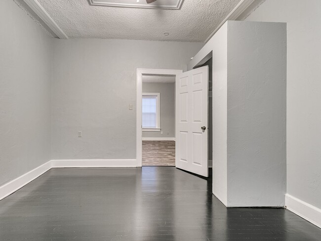 Building Photo - 3 Bedroom 1 Bath home in Shawnee!