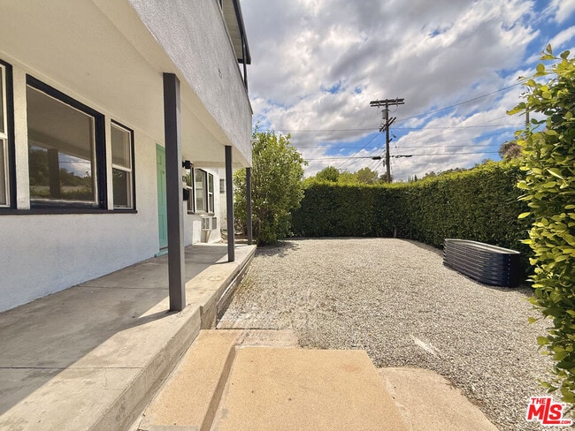 Building Photo - 2471 W Ave 32