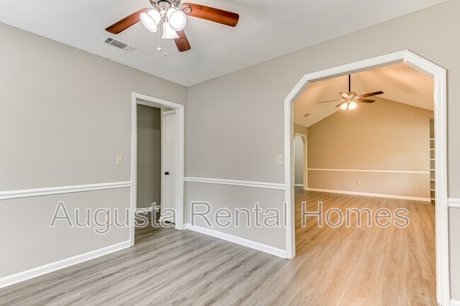 Building Photo - 2960 Glenn Hills Dr