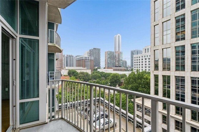 Building Photo - 943 Peachtree St NE