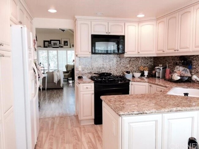 Building Photo - 7037 Paseo Encantada