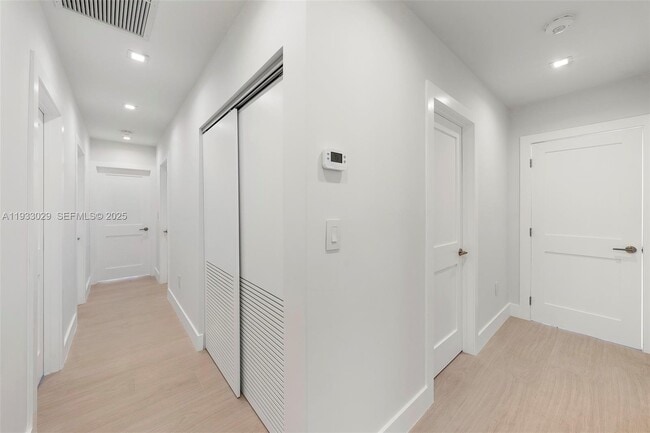 Building Photo - 10945 SW 75th Ct