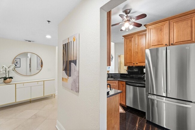 Building Photo - 3870 N Hwy A1A