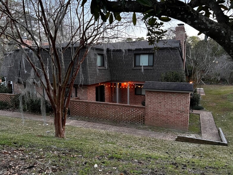 Building Photo - 3219 Thomasville Rd