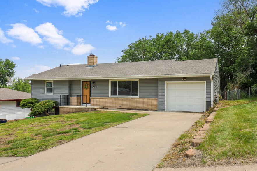 Building Photo - 1218 Sunset Dr