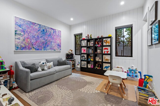 Building Photo - 16712 Addison St