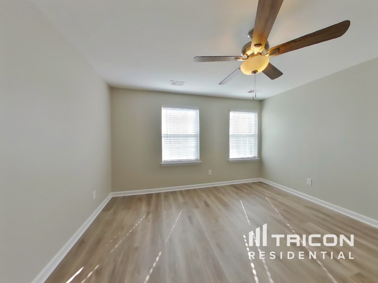 Building Photo - 2536 Bayview Dr