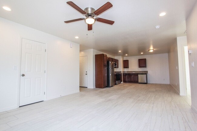 Building Photo - 1251 Barzona Ave