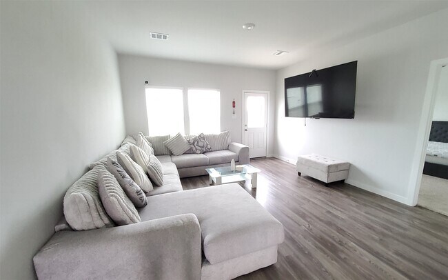 Building Photo - 17359 King Eider Rd