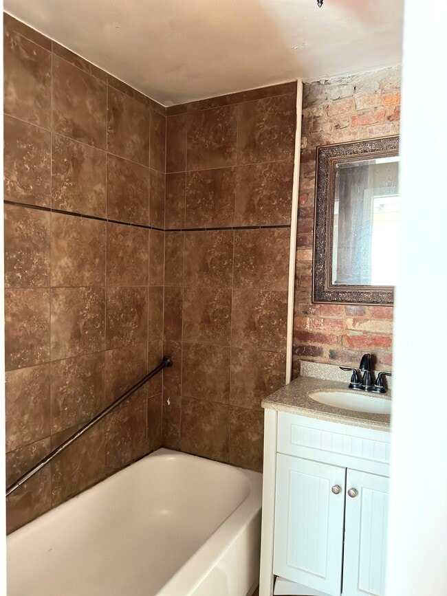 Building Photo - 623 American#F