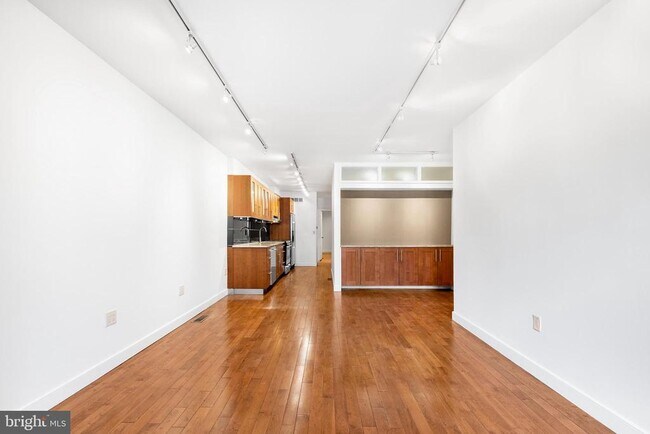 Building Photo - 530 S 15th St