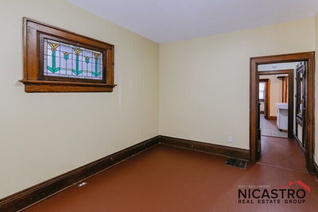 Building Photo - 182 E Lane Ave