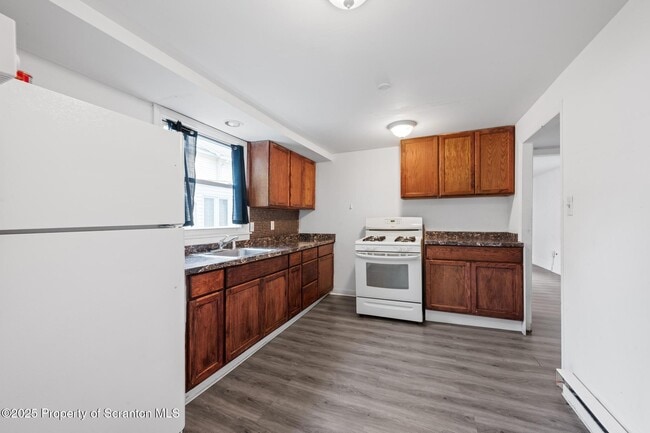 Building Photo - 121 Throop St