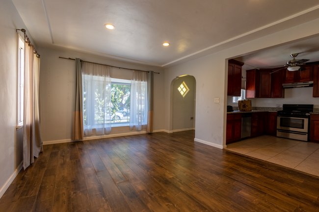 Living Room w/bay window - 6401 Arlington Ave