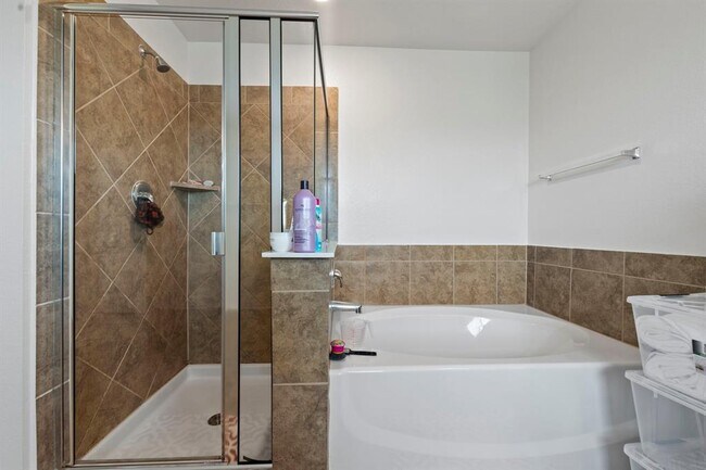 Building Photo - 1601 Sonny Dr