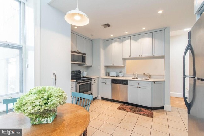 Building Photo - 1731 Wallace St