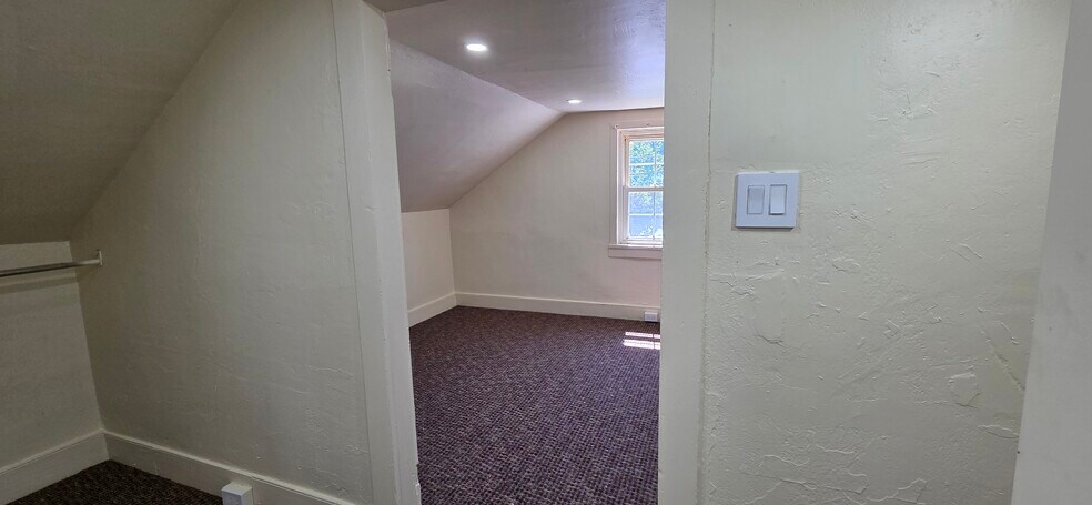 Building Photo - 335 N Main St