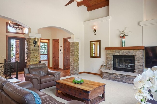 Building Photo - Stunning Broadmoor Estate with Mountain & City Views