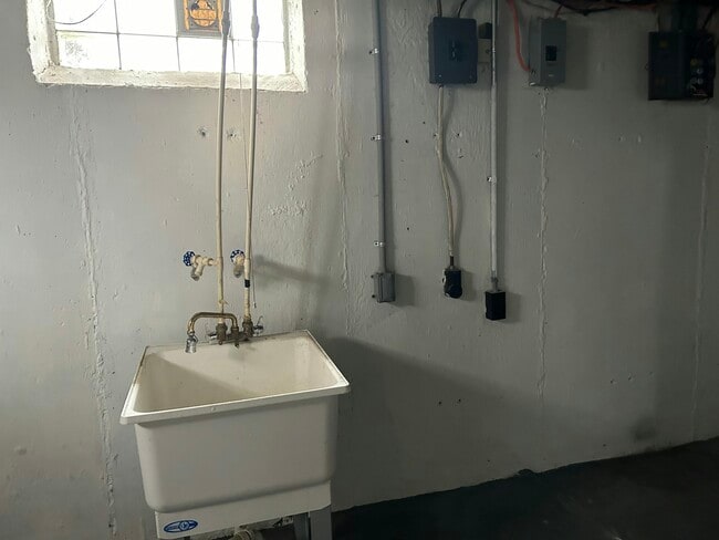 Building Photo - 18515 Greenfield Rd