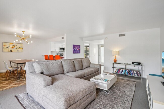 Building Photo - 2727 S Sierra Madre