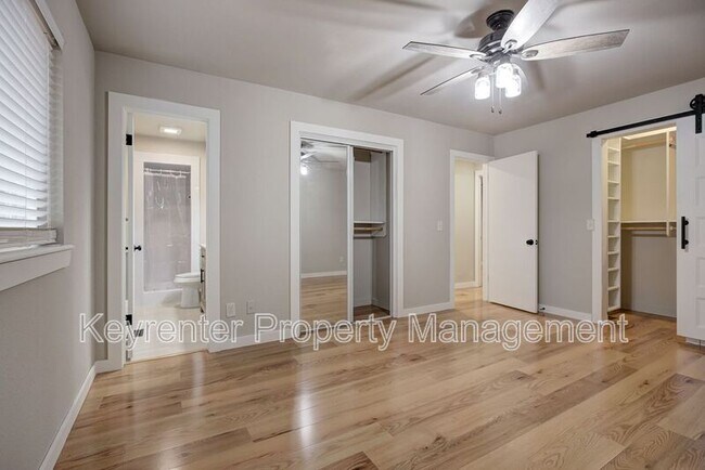 Building Photo - 314 N Lakeside Terrace