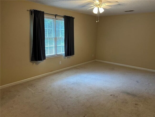 Building Photo - 490 Sherman Oaks Way