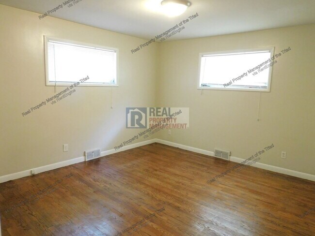 Building Photo - 604 Pineburr Rd