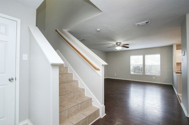 Building Photo - 18926 Piney Way Dr