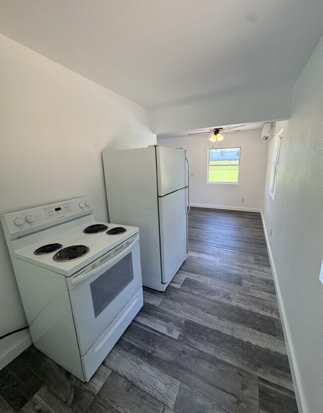 Building Photo - Newly Renovated Duplex In Forsyth!