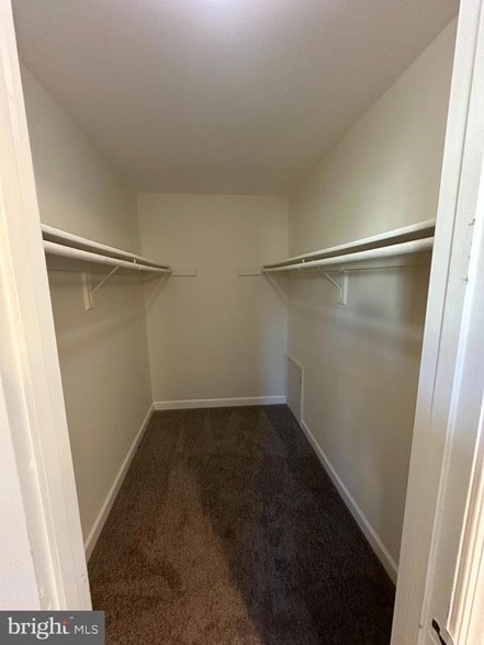 Building Photo - 7 Drumcastle Ct